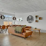 6 Bedroom Cozy In Ebeltoft
