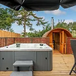 6 Bedroom Cozy In Casa de Férias