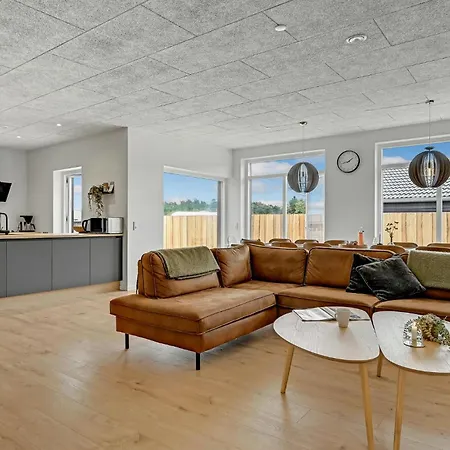 6 Bedroom Cozy In Ebeltoft