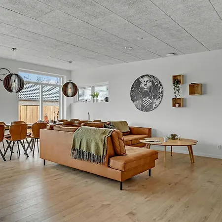 6 Bedroom Cozy In Ebeltoft