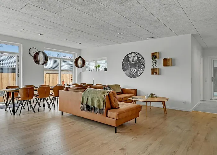 6 Bedroom Cozy In Эбельтофт